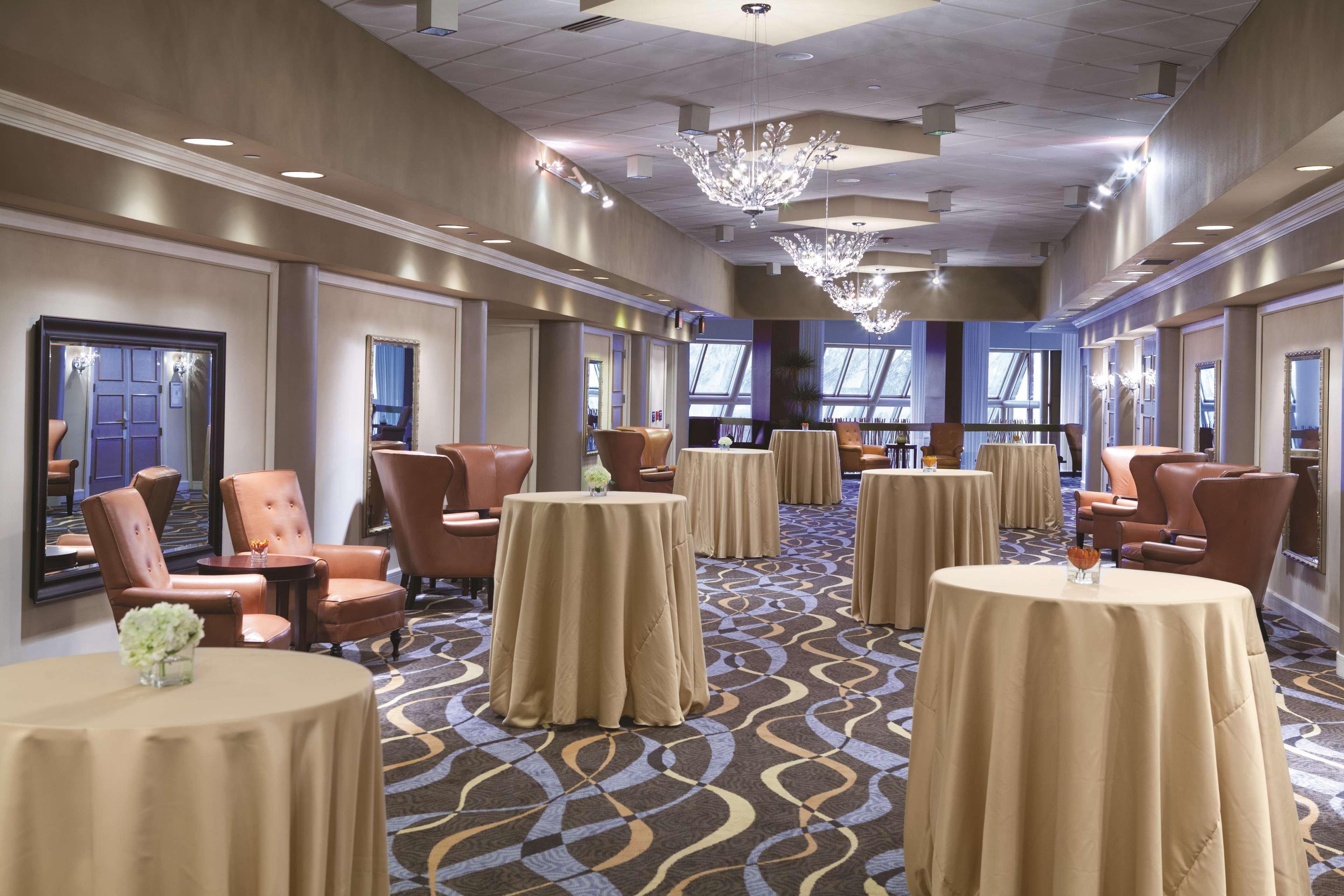 Отель Doubletree By Hilton Orlando Downtown Экстерьер фото