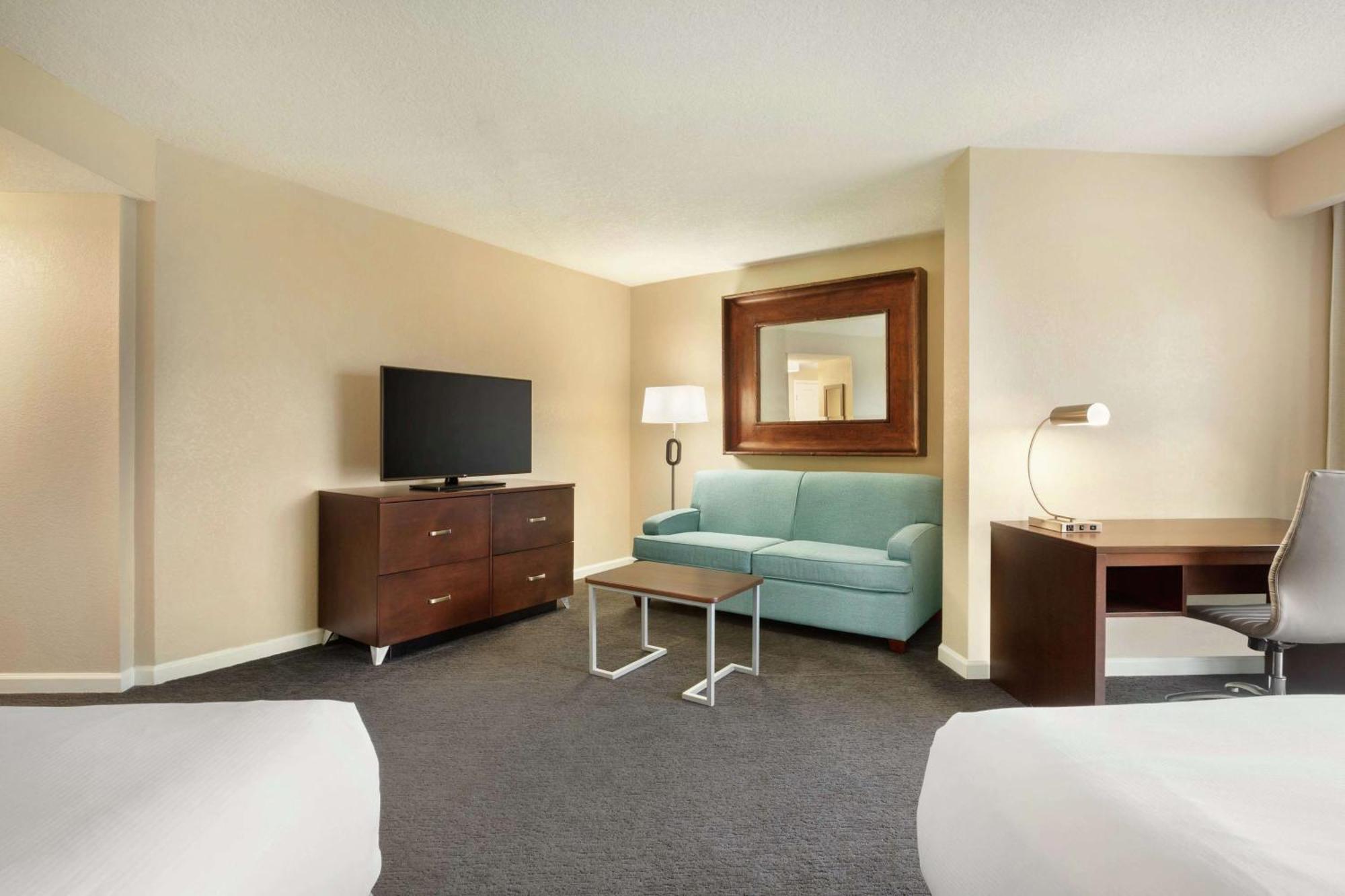 Отель Doubletree By Hilton Orlando Downtown Экстерьер фото